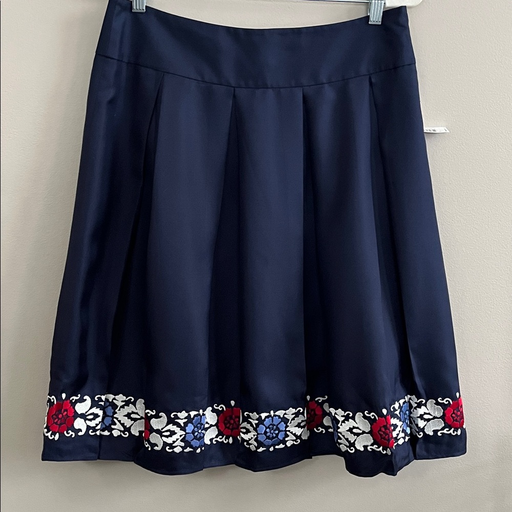 Madison Studio navy silk embroidered pleated mini skirt new size 10